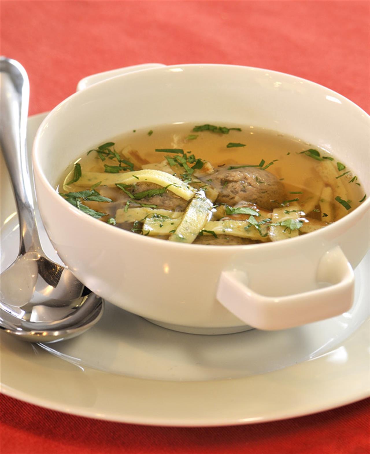 Silné hovězí consommé